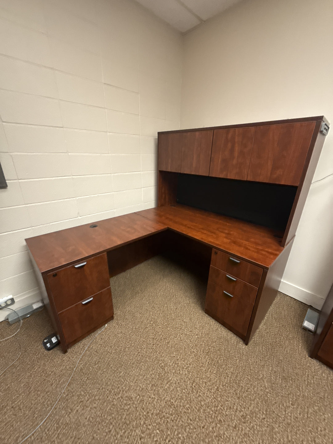 L-Shape Desk w/Hutch, BBF and FF Ped