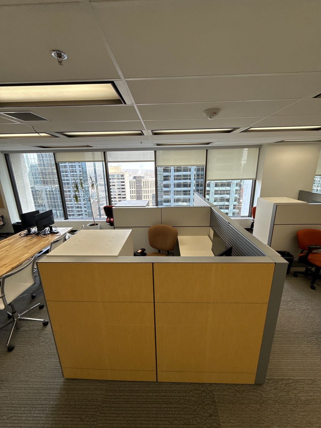 Teknion 6' x 6' L-Shape Workstation w/Storage Tower