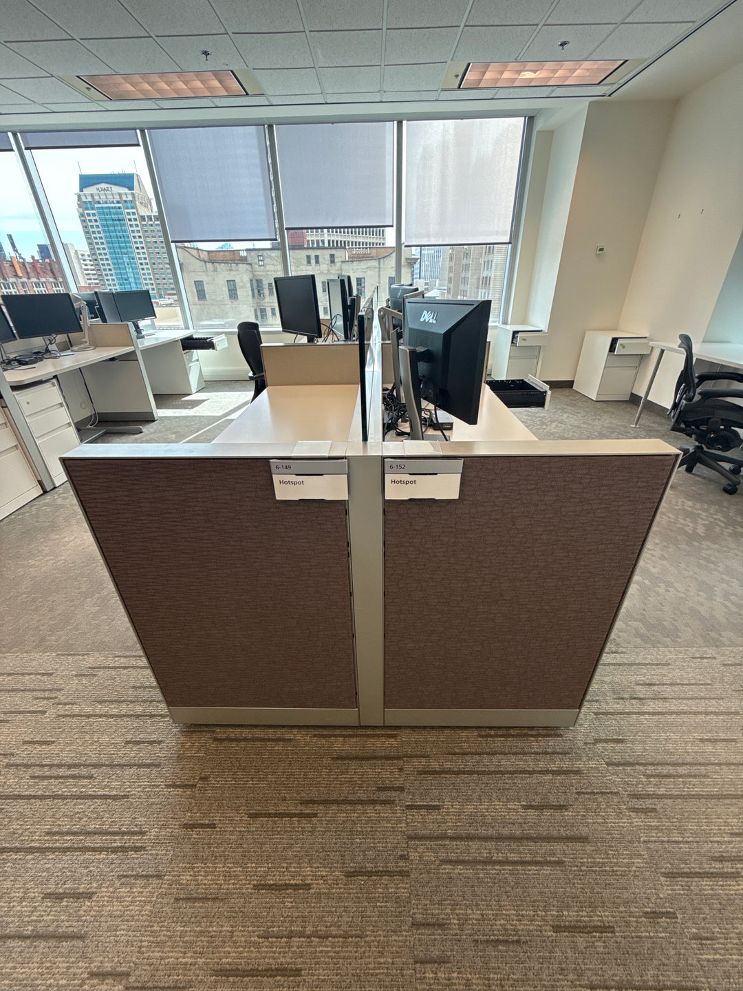Steelcase 5’  6-Pod Touchdown Station