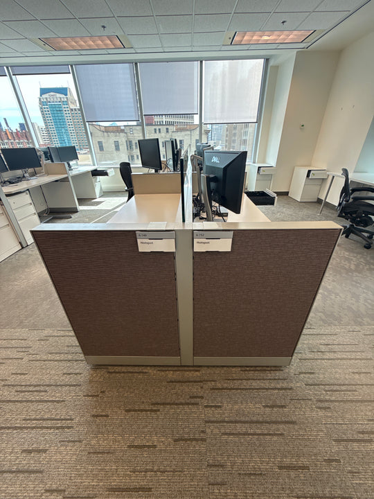 Steelcase 5’  6-Pod Touchdown Station