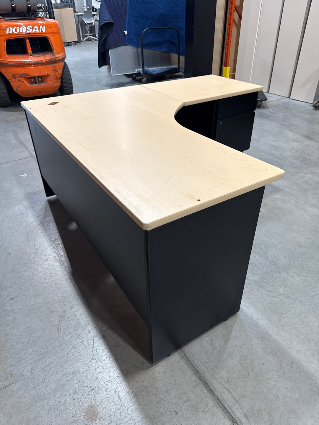 L-Shape Desk w/BF Ped