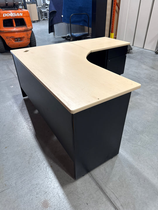 L-Shape Desk w/BF Ped