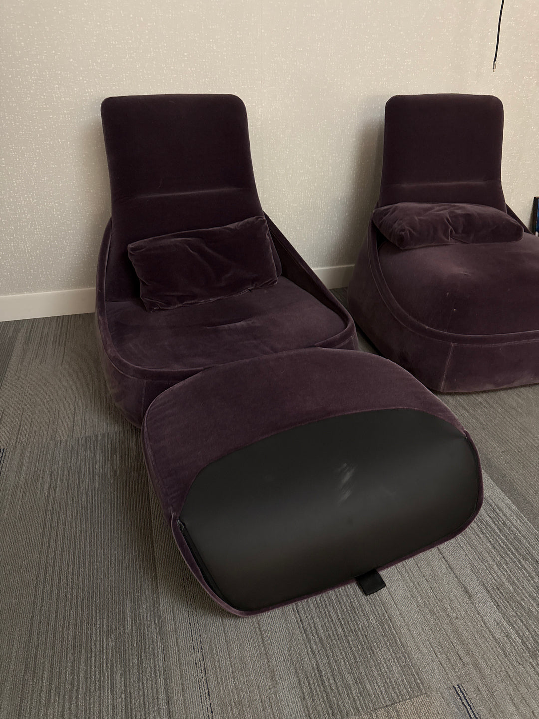 Fabric Lounge Chair w/Folding Leg Rest