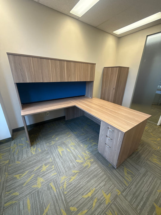 Steelcase L-Shape Desk w/Hutch, BBF Ped