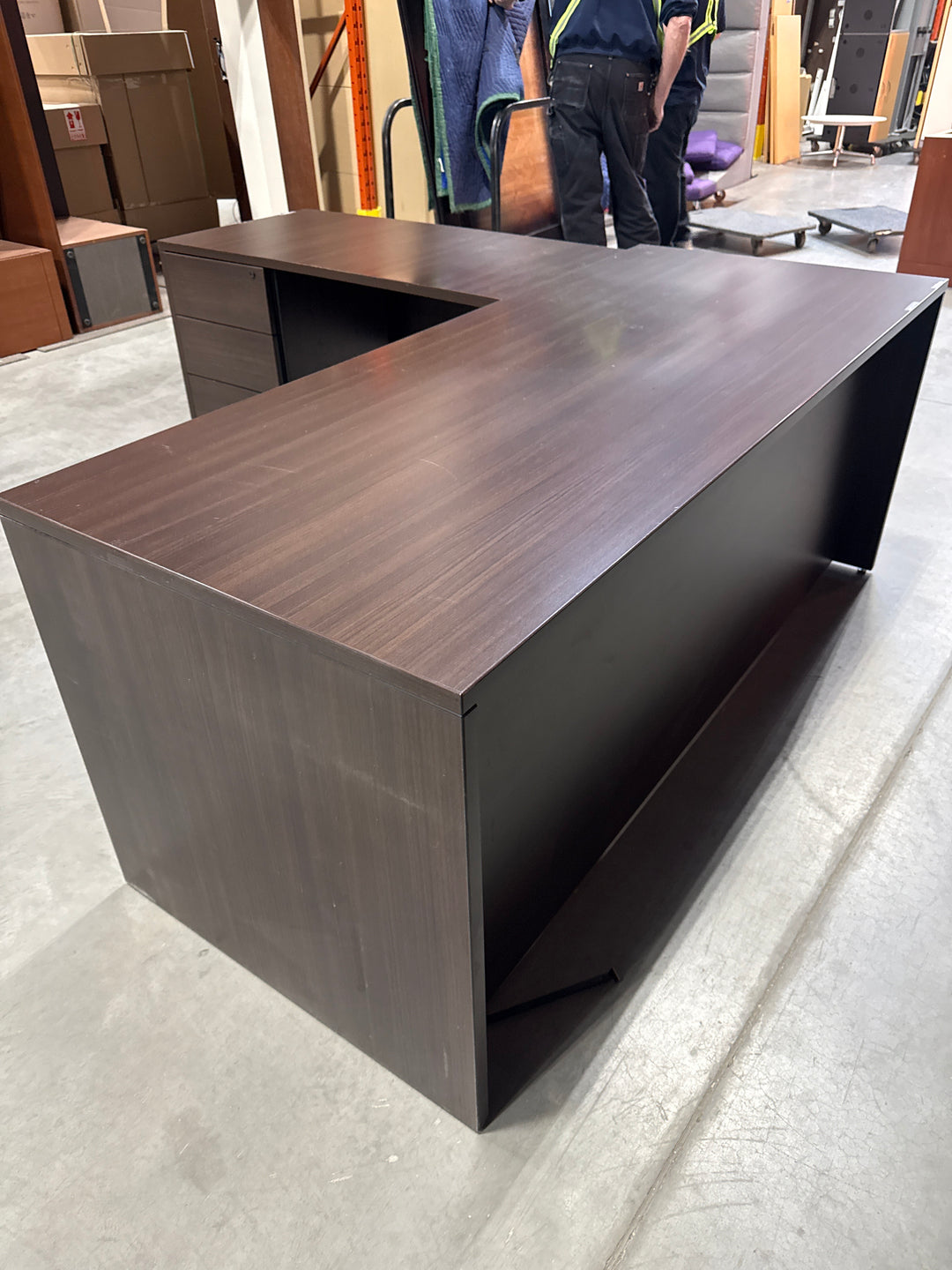 L-Shape Desk w/2 BBF Peds