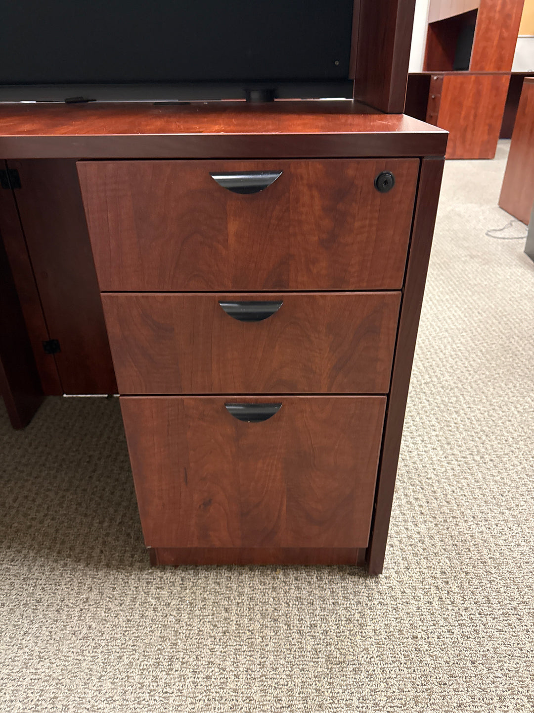 L-Shape Desk w/Hutch, BBF, FF Peds