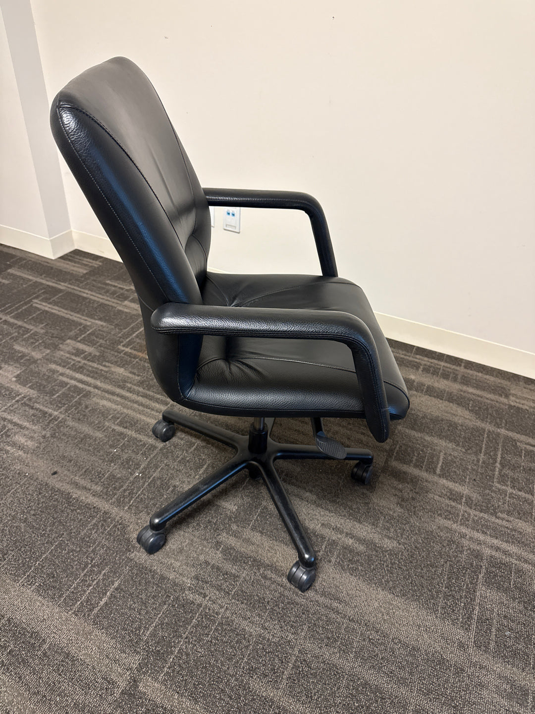 Leather Meeting Chair