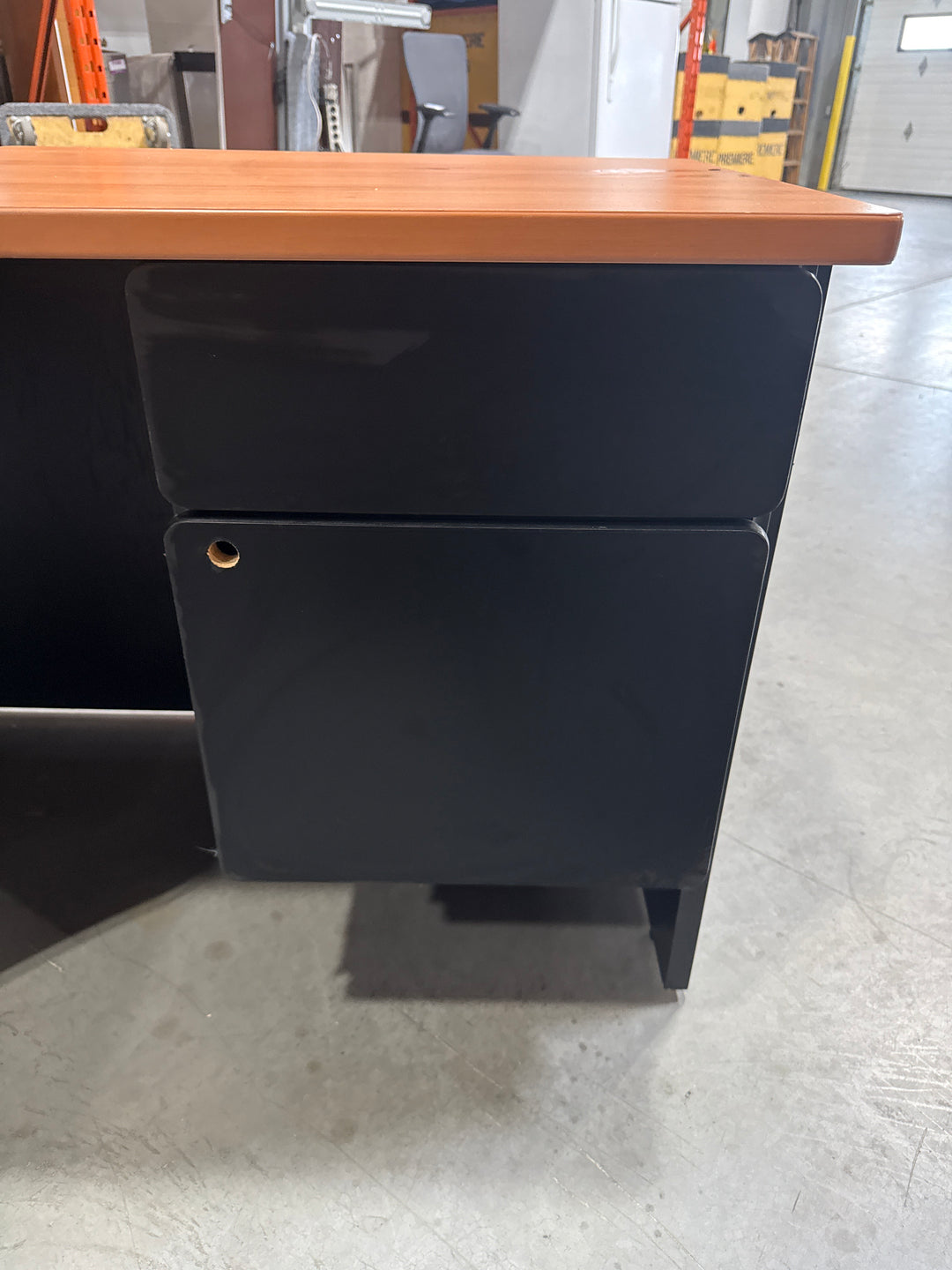 L-Shape Desk w/BF Ped