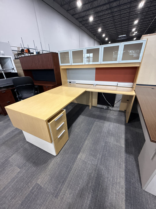 Teknion L-Shape Desk w/Hutch, BBF Ped