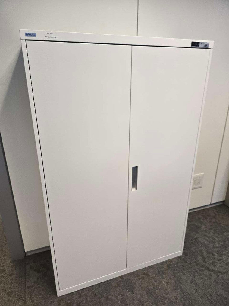 Artopex 4-High 2-Door Cabinet