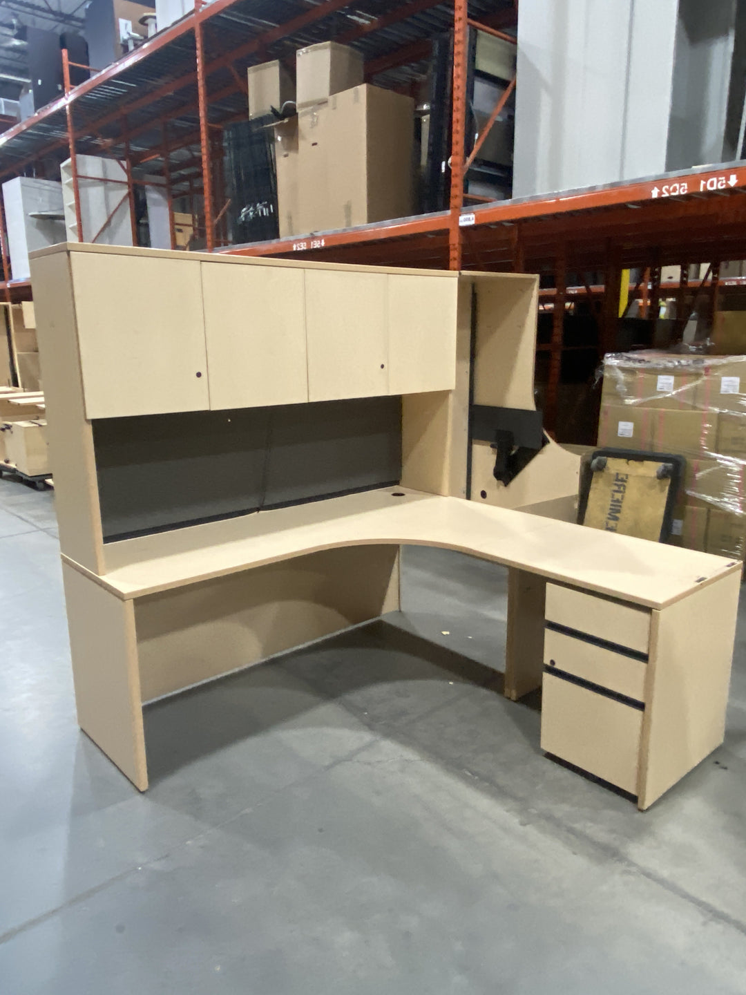 L-Shape Desk w/Hutch, BBF Ped