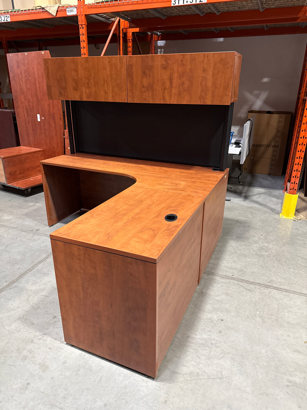 L-Shape Desk w/Hutch, BBF Ped