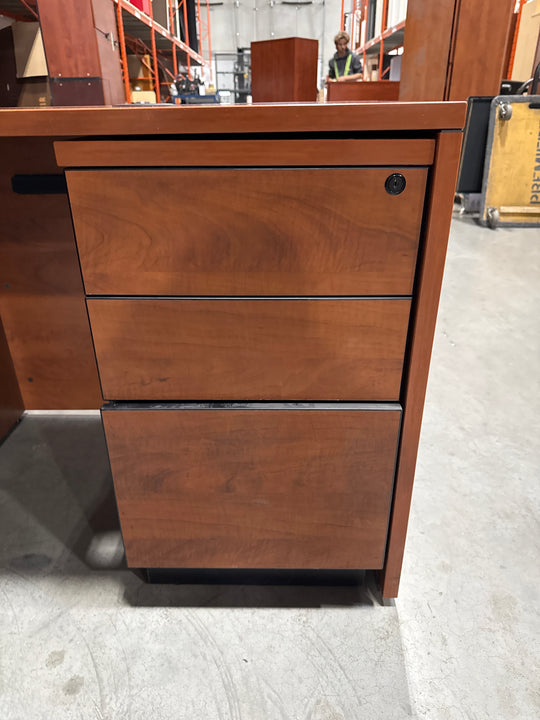L-Shape Desk w/Hutch, BBF Ped