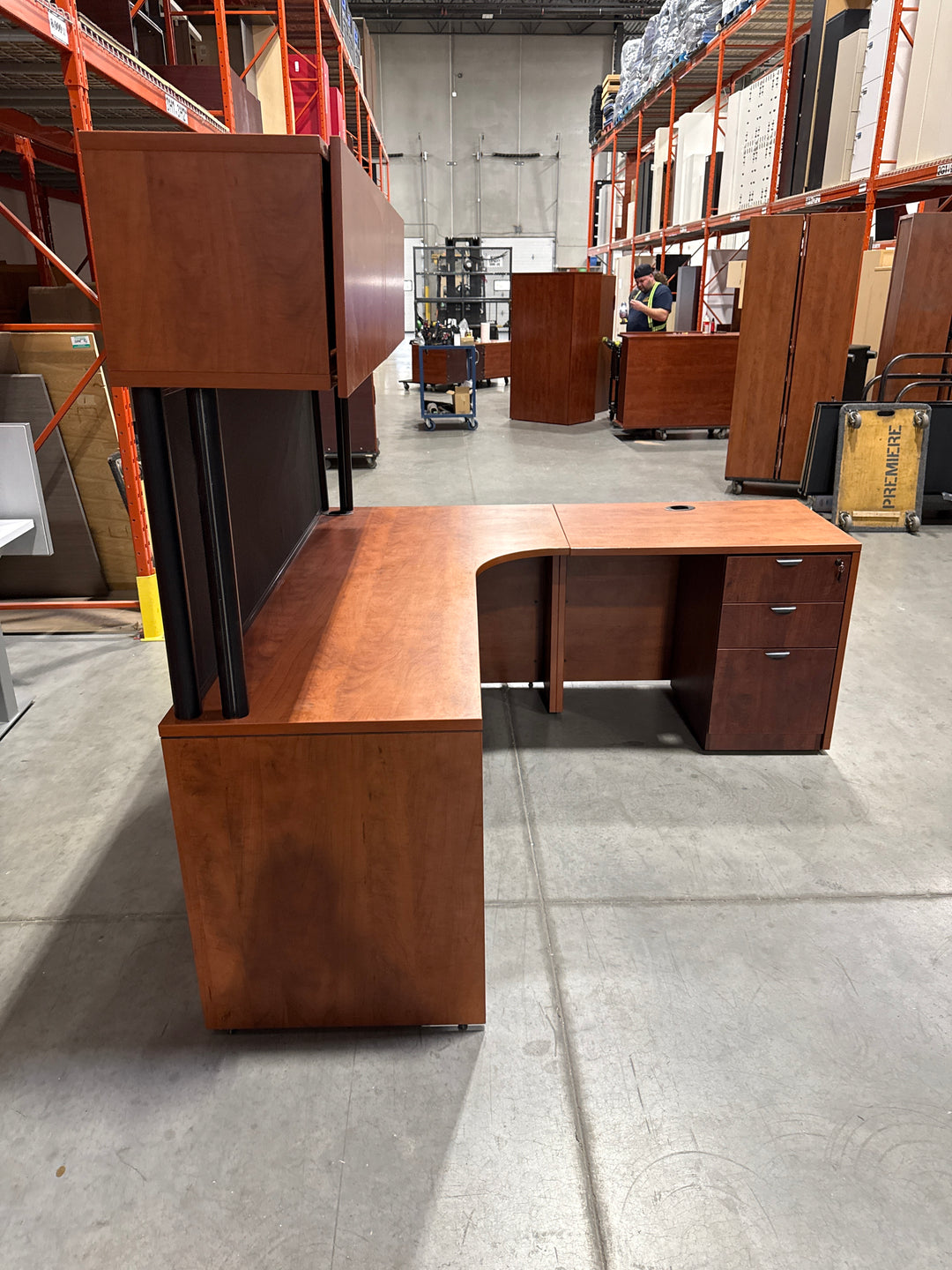 L-Shape Desk w/Hutch, BBF Ped