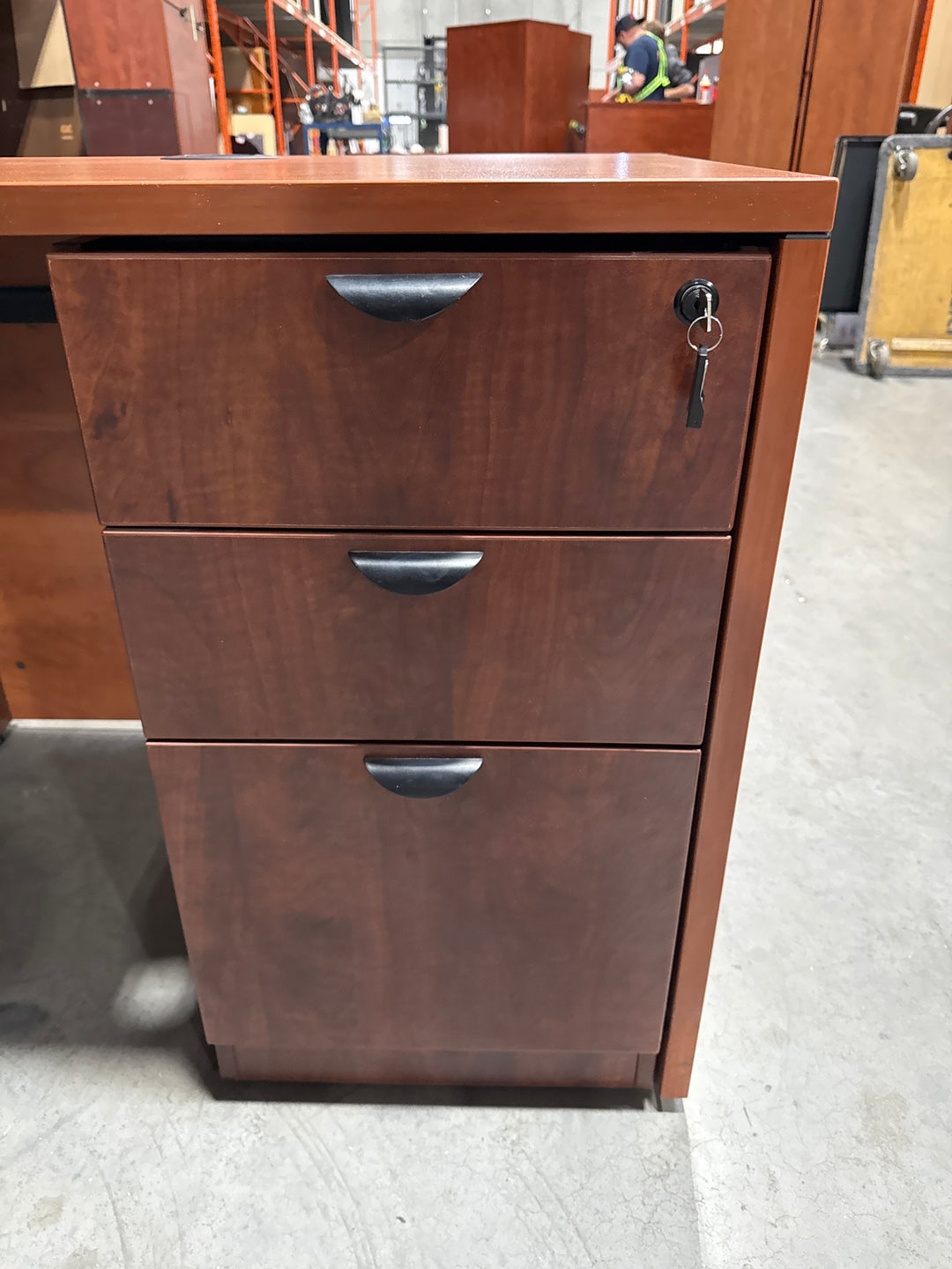 L-Shape Desk w/Hutch, BBF Ped