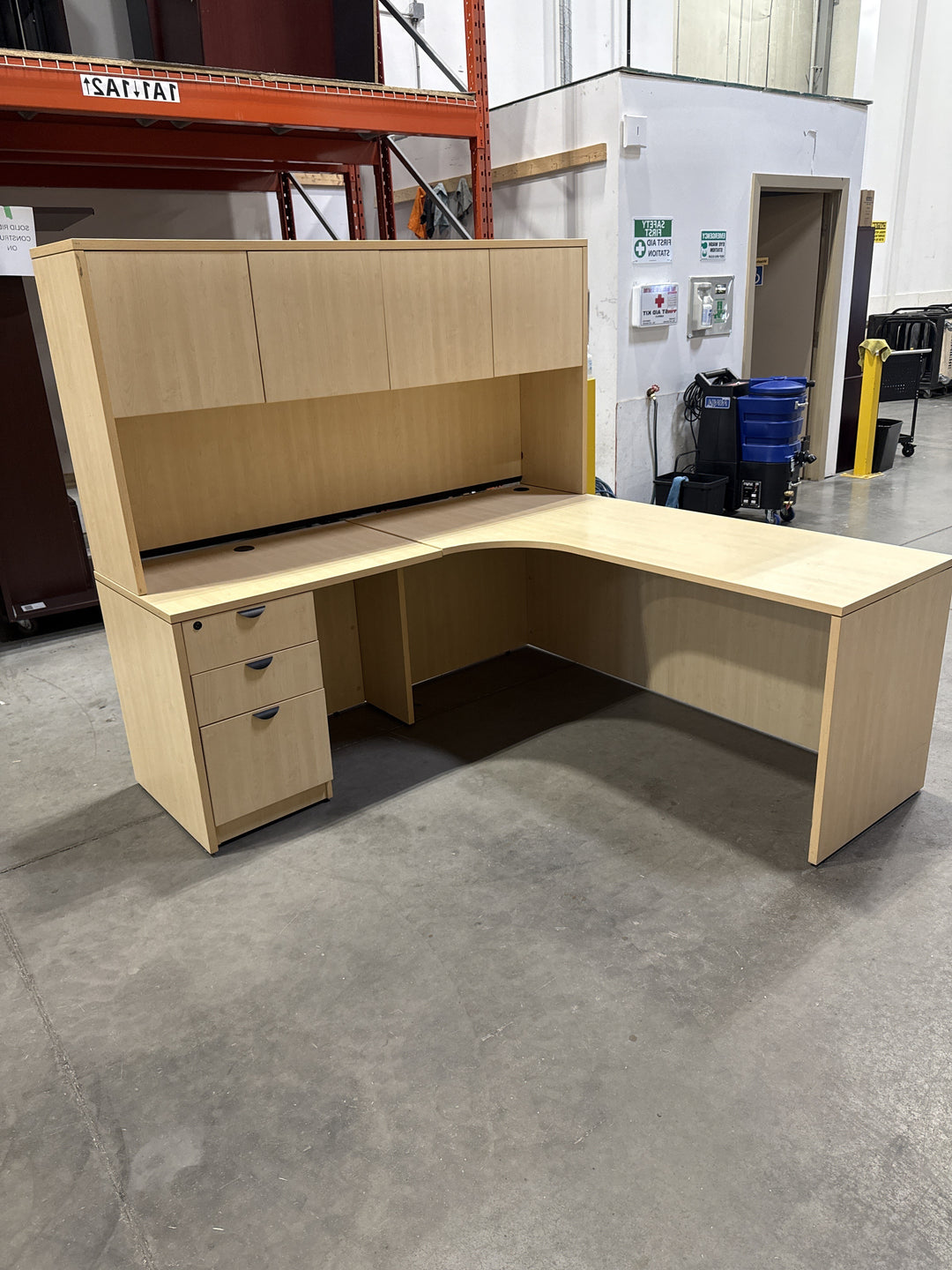 L-Shape Desk w/Hutch, BBF Ped
