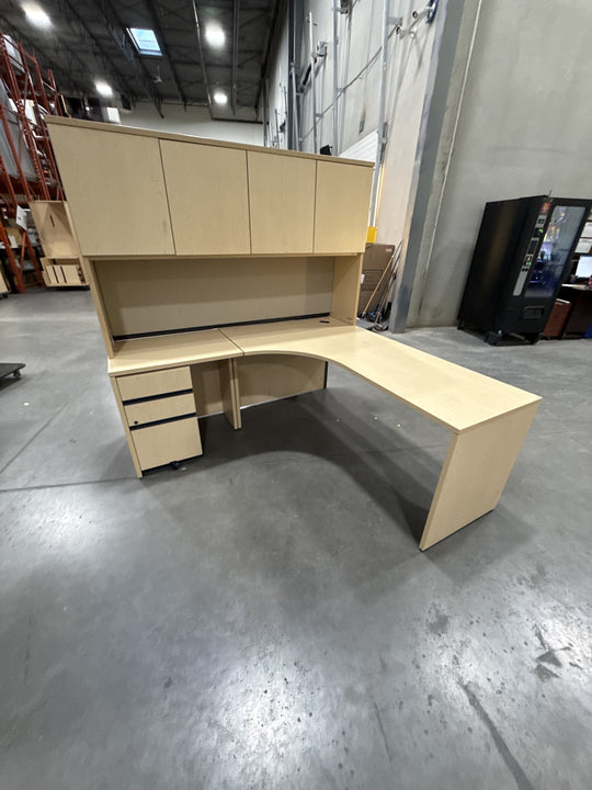 L-Shape Desk w/Hutch and BBF Ped