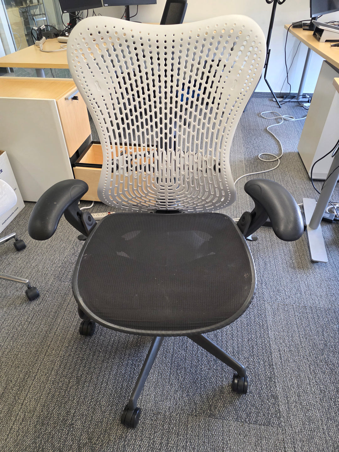 Herman Miller Mirra