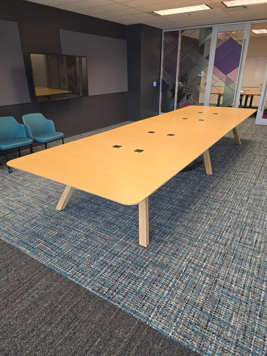16' Knoll Rectangle Boardroom Table w/Electrical