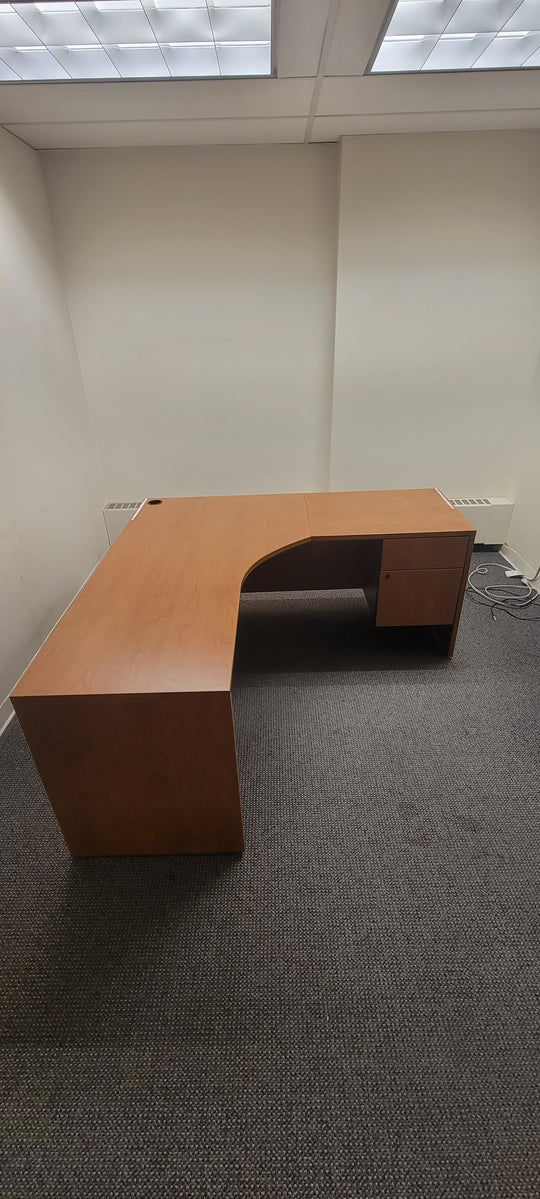 L-Shape Desk w/BF Ped