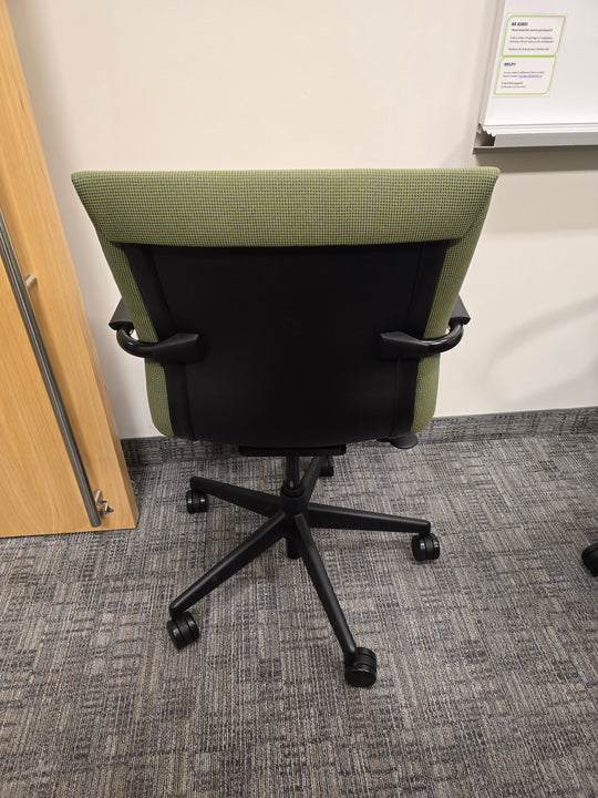 Steelcase Protégé Meeting Chair