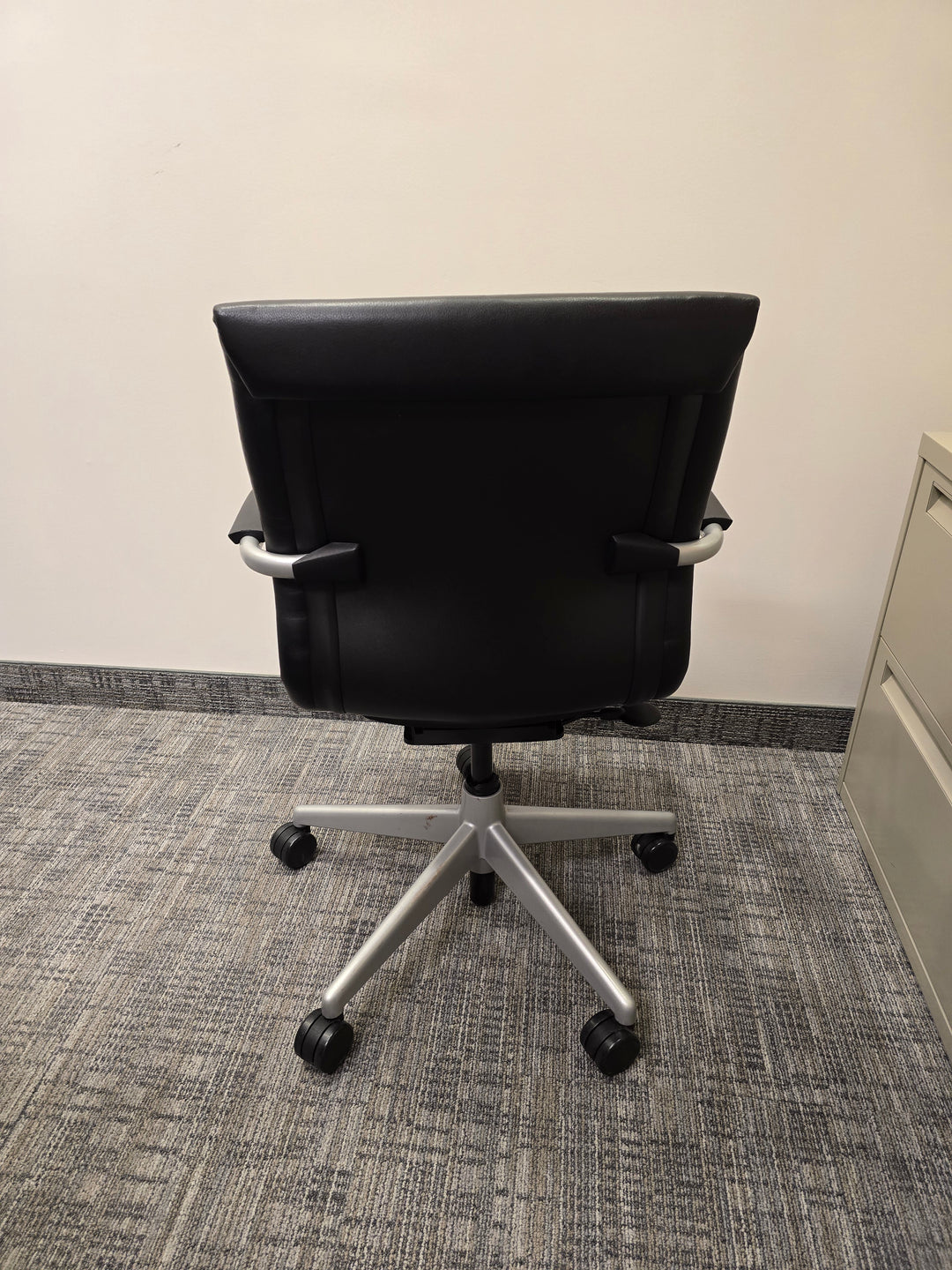 Steelcase Protégé Leather Meeting Chair