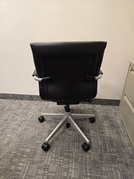 Steelcase Protégé Leather Meeting Chair