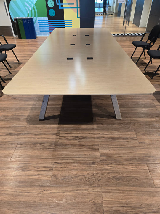 12' Knoll Rectangle Boardroom Table w/Electrical