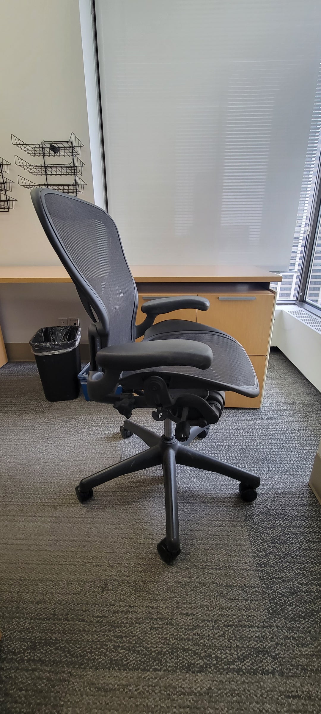 Herman Miller Aeron B w/Crossback Lumbar