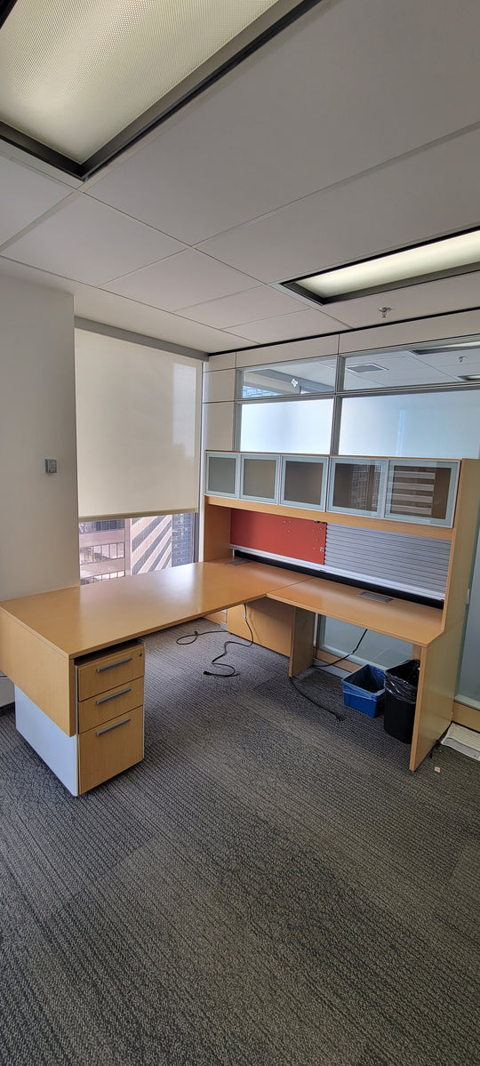 Teknion L-Shape Desk w/Hutch, BBF Ped