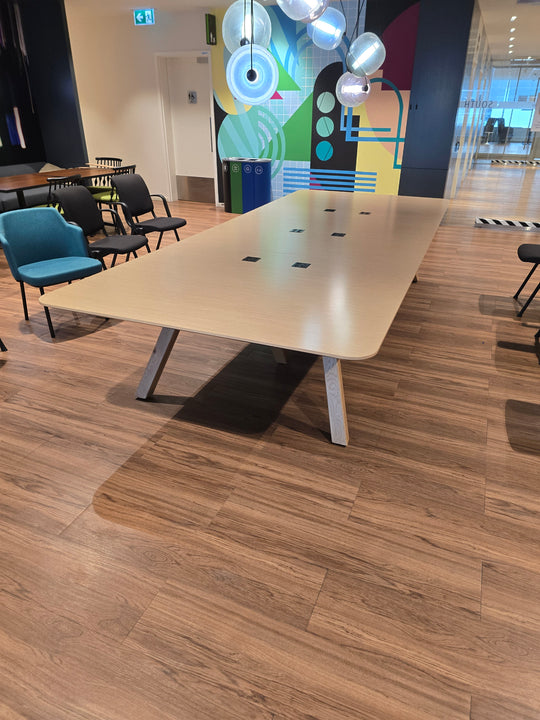 12' Knoll Rectangle Boardroom Table w/Electrical