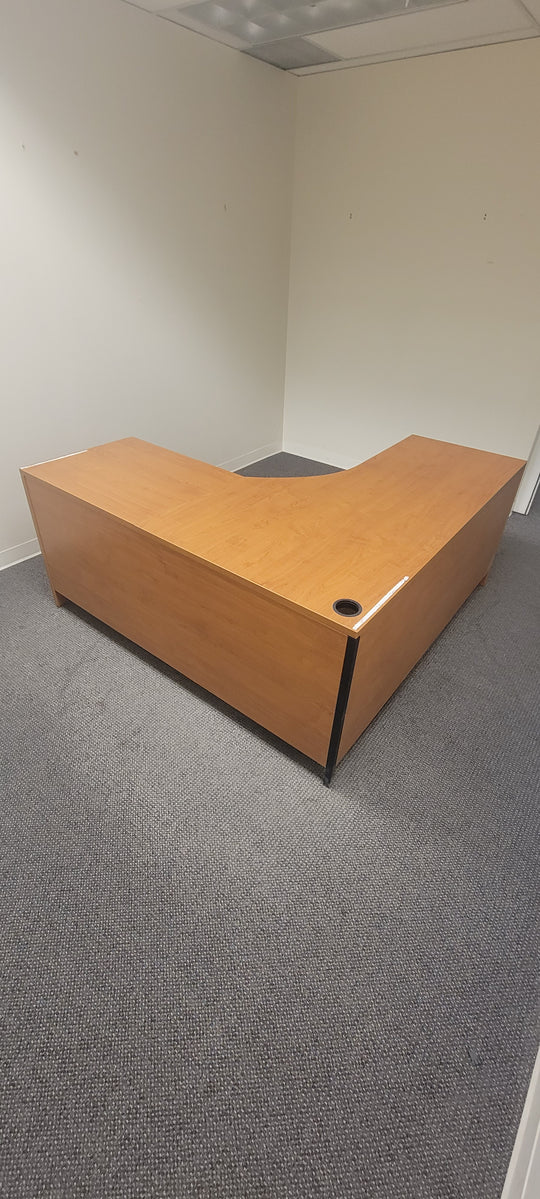 L-Shape Desk w/BF Ped