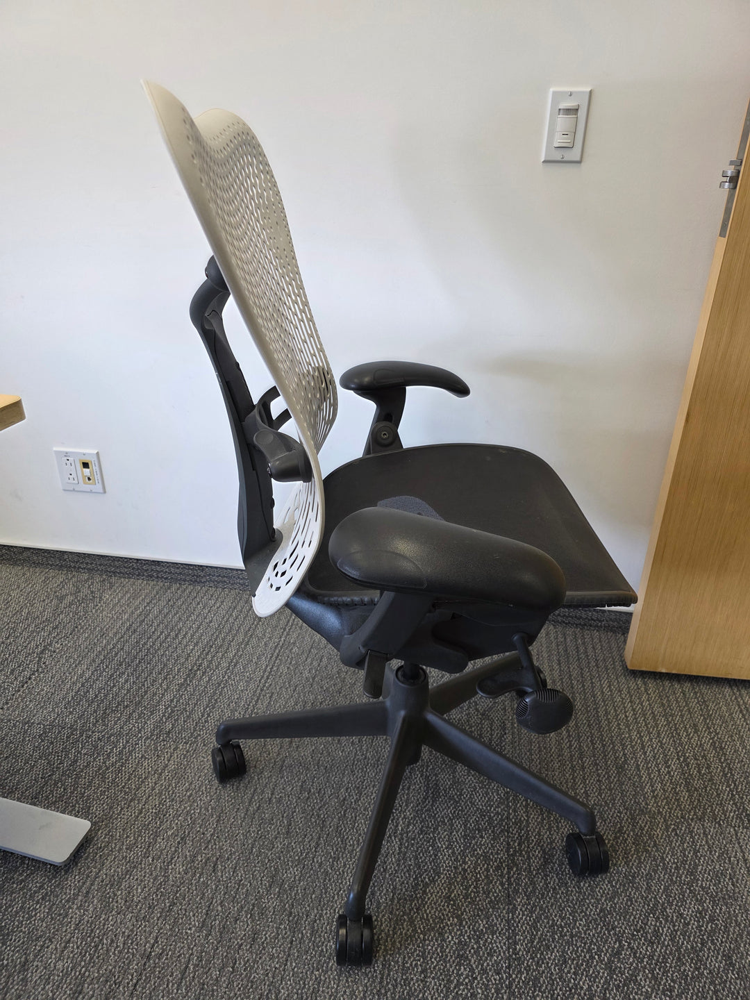 Herman Miller Mirra