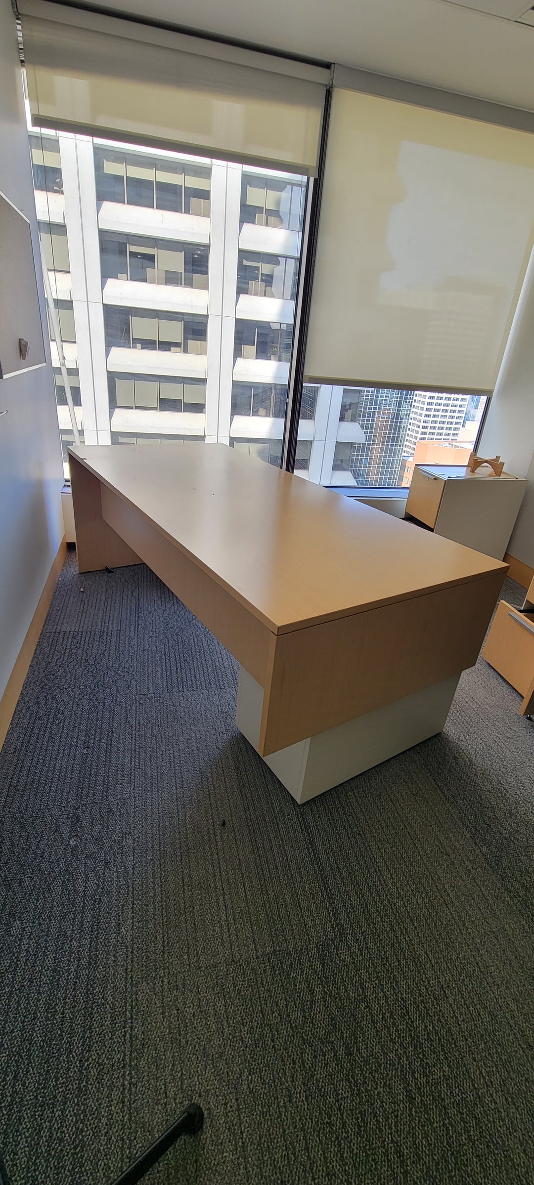6.5'Straight Desk w/BBF Ped