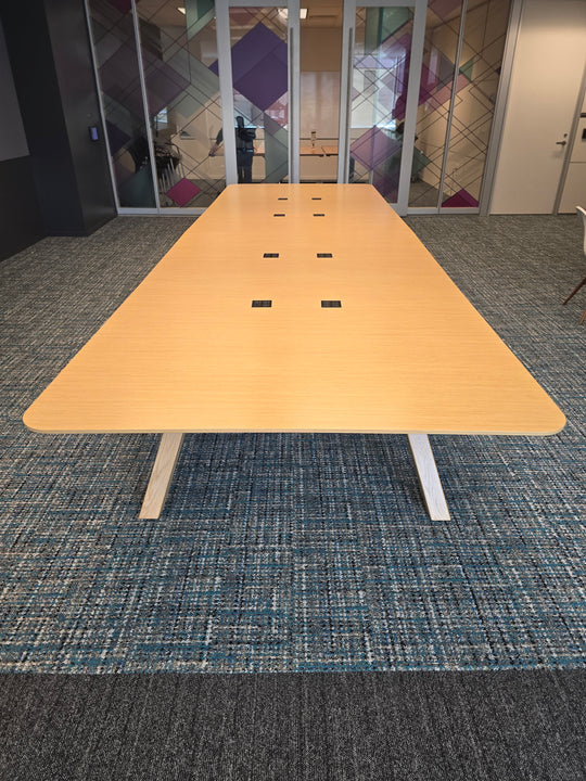 16' Knoll Rectangle Boardroom Table w/Electrical