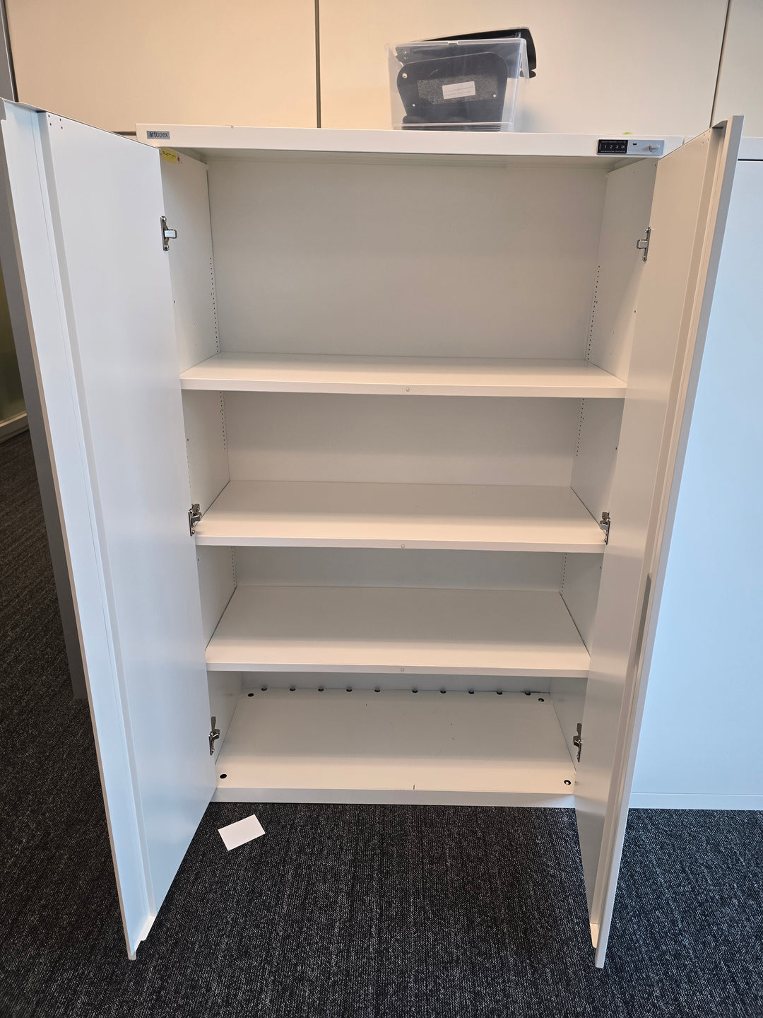 Artopex 4-High 2-Door Cabinet