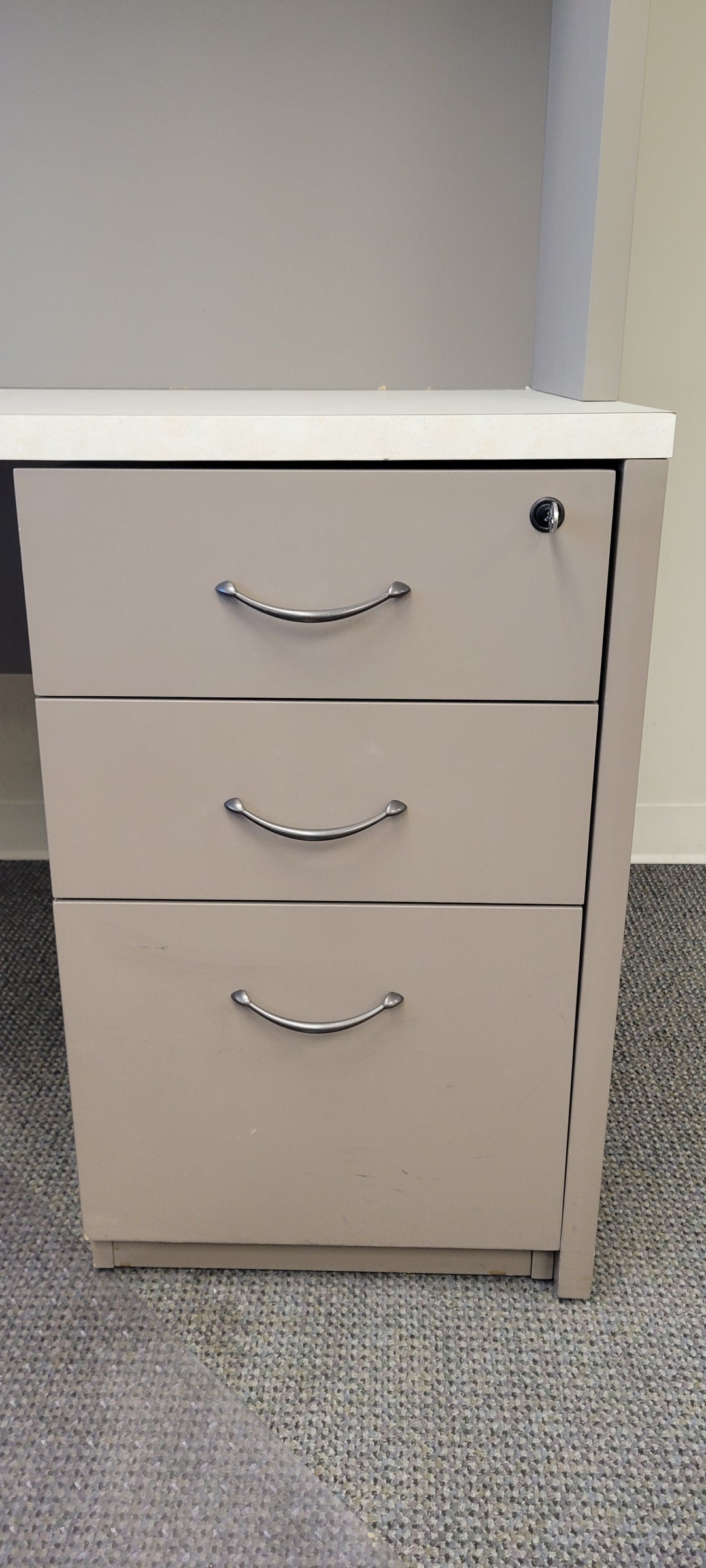 L-Shape Desk w/Hutch, BBF Ped