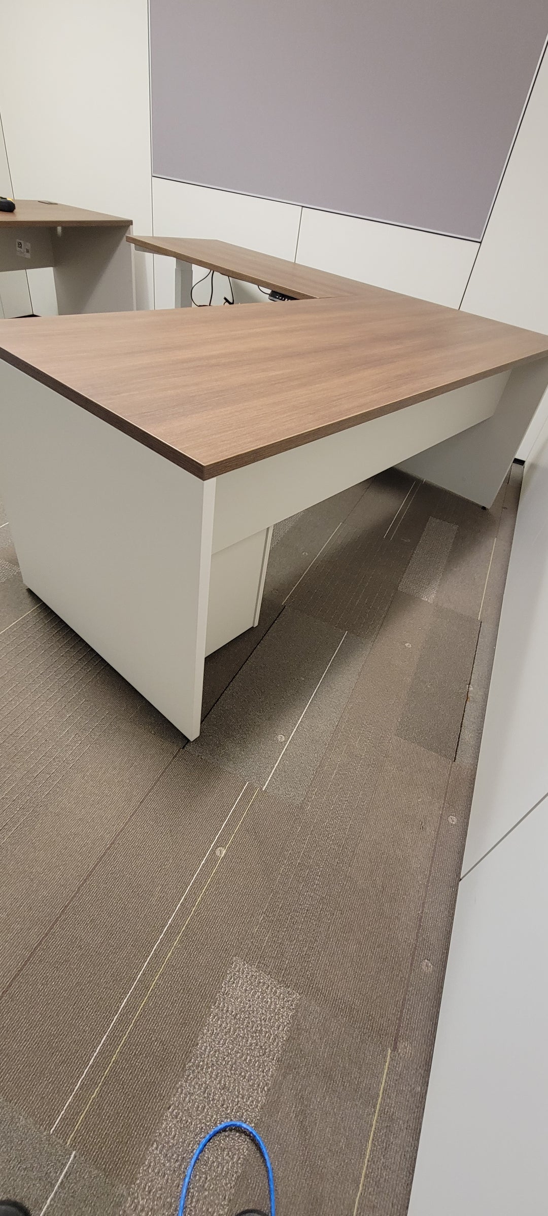 L Shape w/Electronic Height Adjustable Return and BBF Ped