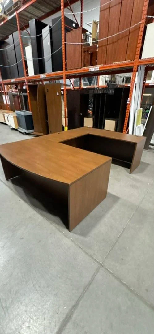 RH Bow Front U-Shape Desk w/BBF Ped (Surface Scratch)