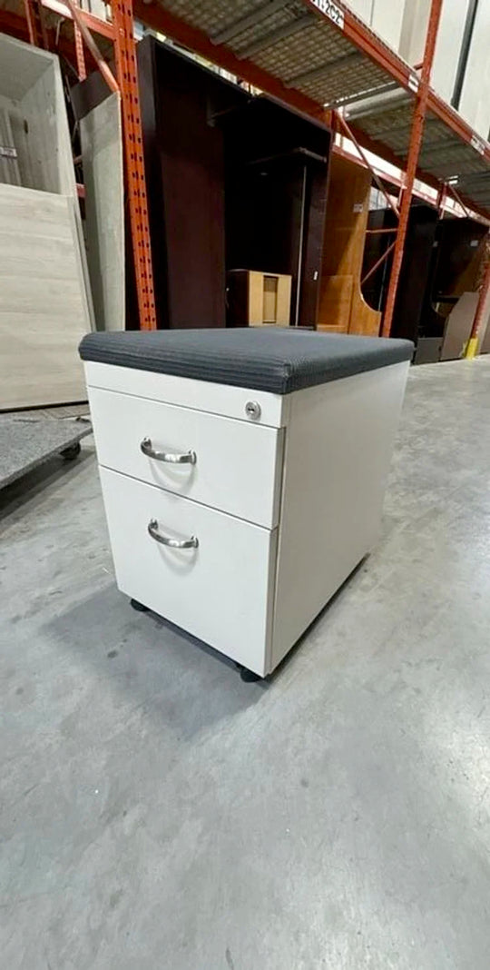 Metal Mobile BF Ped w/Cushion Top