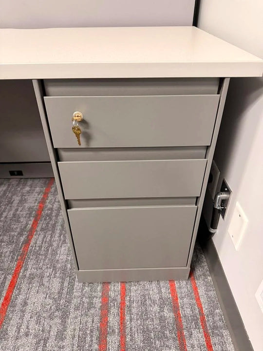 6' x 6' Steelcase L-Shape Workstation w/Overheads and BBF Ped