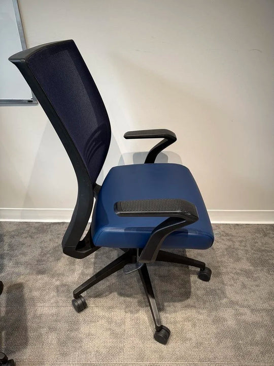 Mesh Back Meeting Chair w/Leather Seat