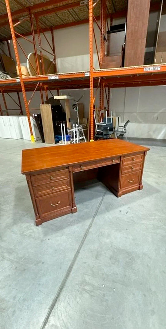 Executive Straight Desk w/2 BBF Peds