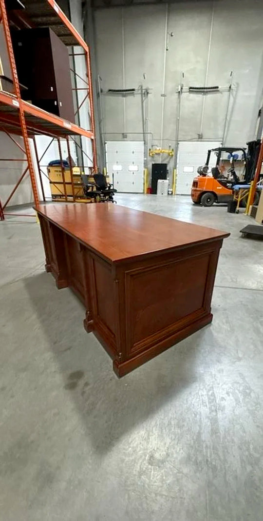 Executive Straight Desk w/2 BBF Peds