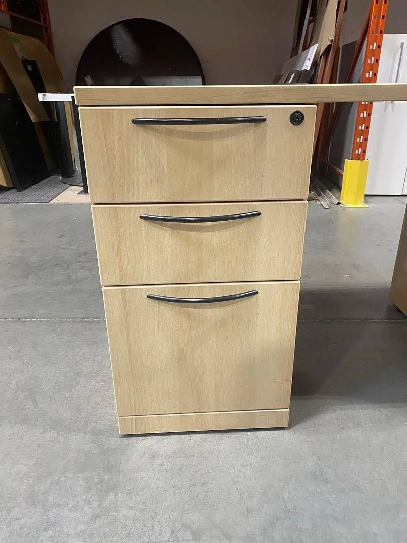 L-Shape Desk w/BBF, FF Ped