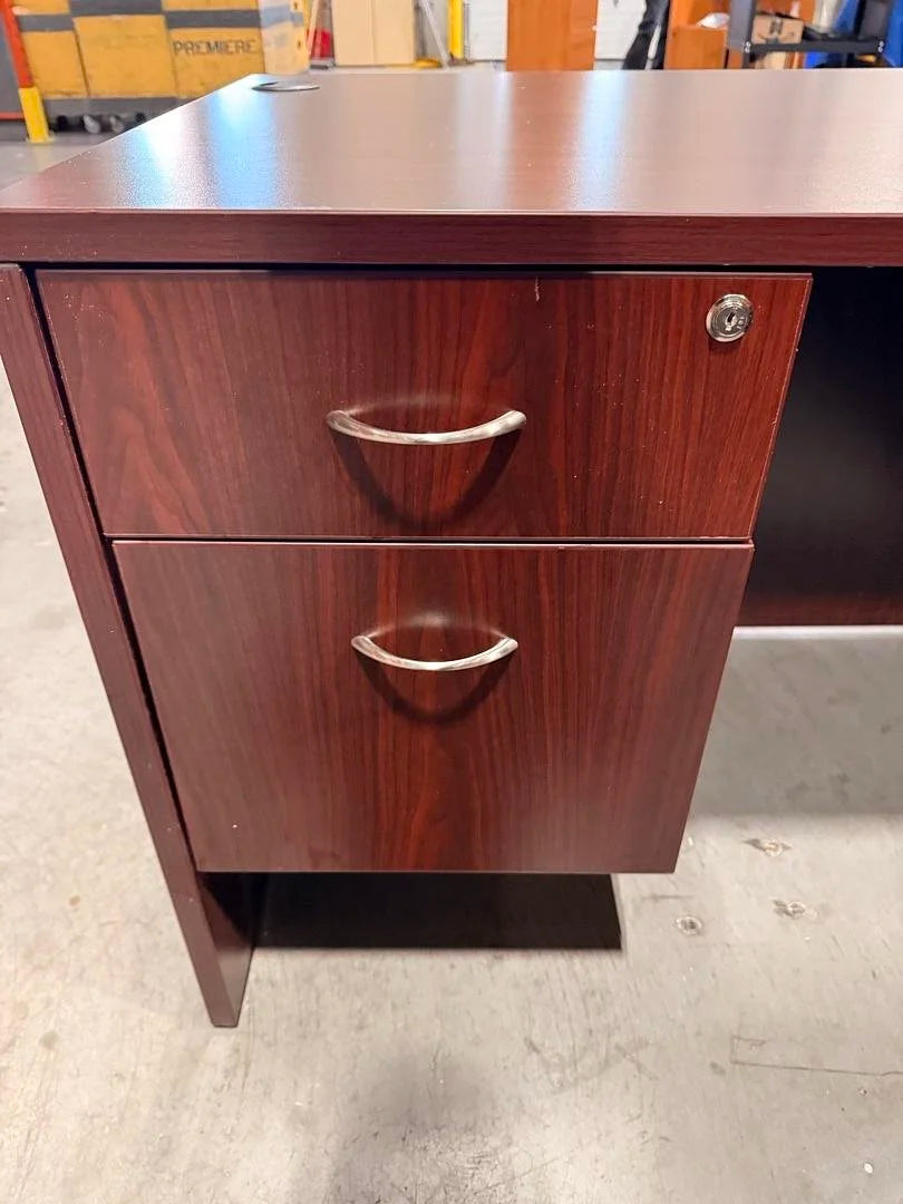 RH U-Shape Desk w/Hutch and BF Ped