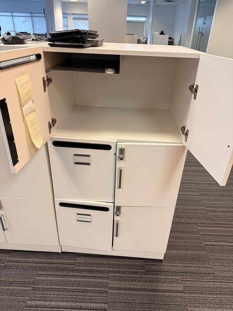 Locker w/Mail Slot (Bank of 3)