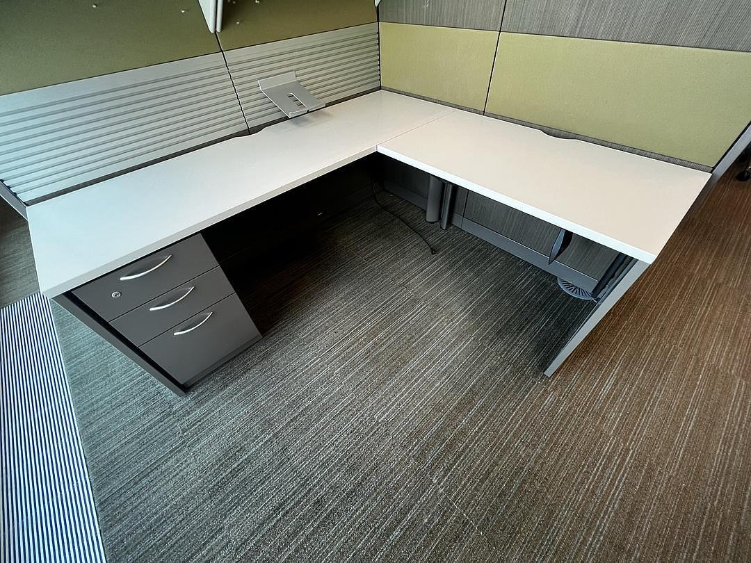 6' x 5.5' Steelcase Answer L-Shape Workstation w/Overhead, Shelf, BBF Ped