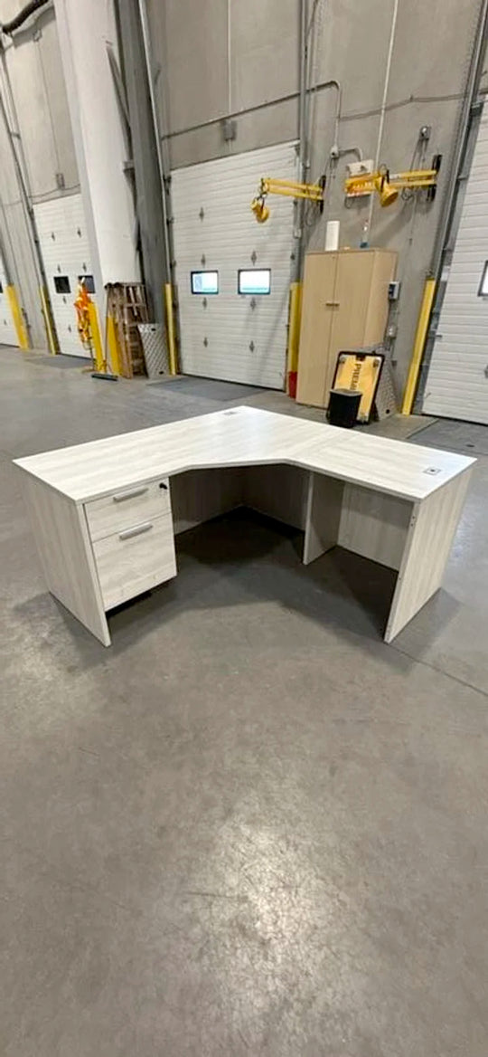 RH L-Shape Desk w/BF Ped