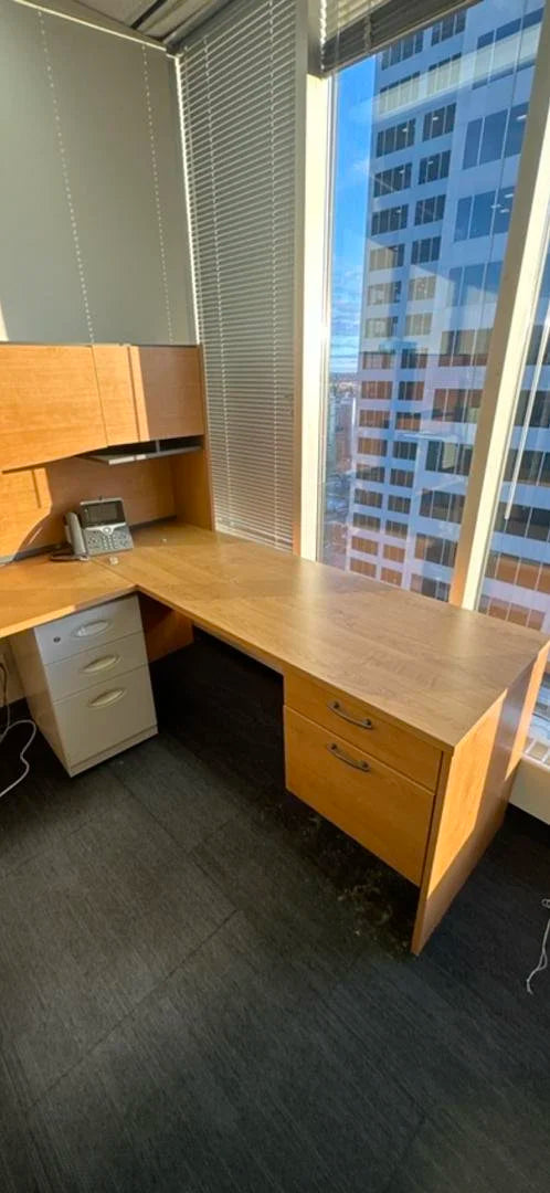 RH U-Shape Desk w/Hutch and BF Ped